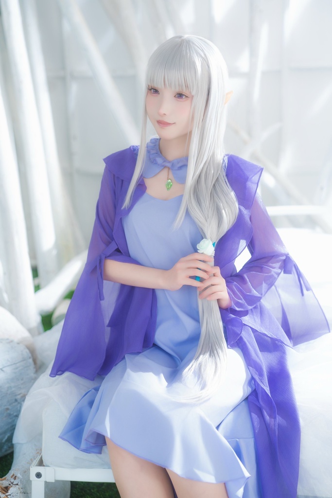 エミリア写真集