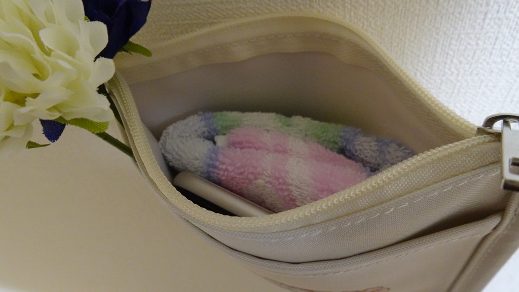 サコッシュフロントポケット・壁掛け収納にも♪