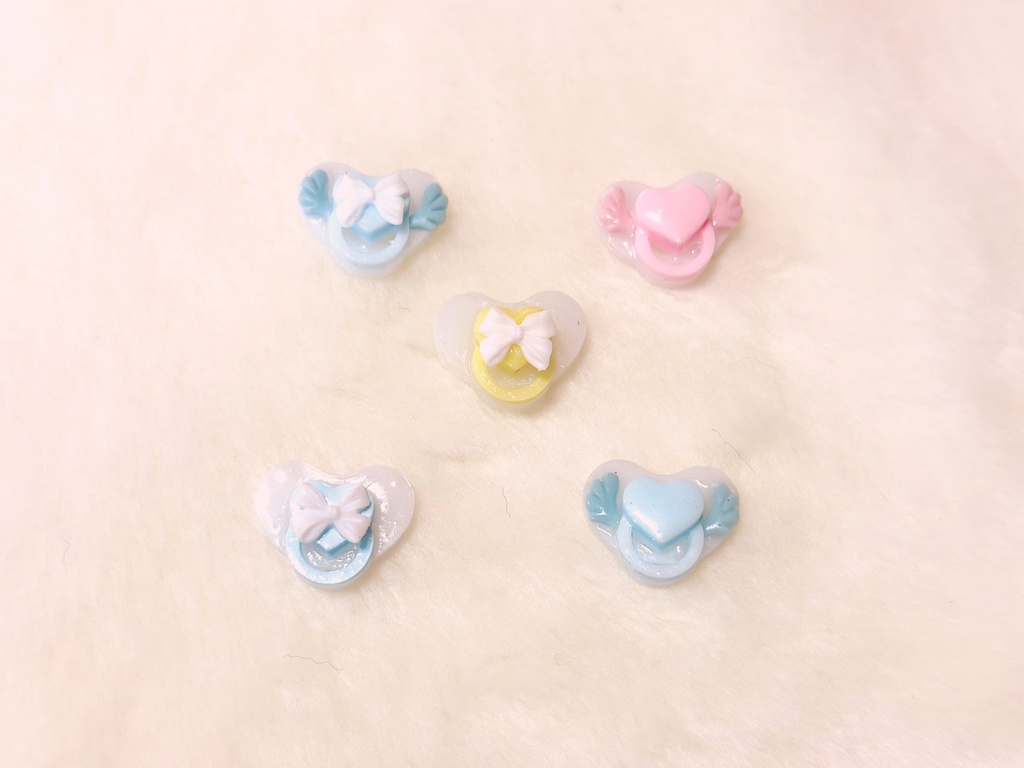 翼やリボンのおしゃぶり【全5種】