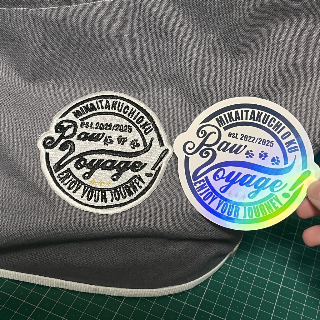 着ぐるみスニーカーVer.3 『Paw・Voyage! 』ロゴステッカー