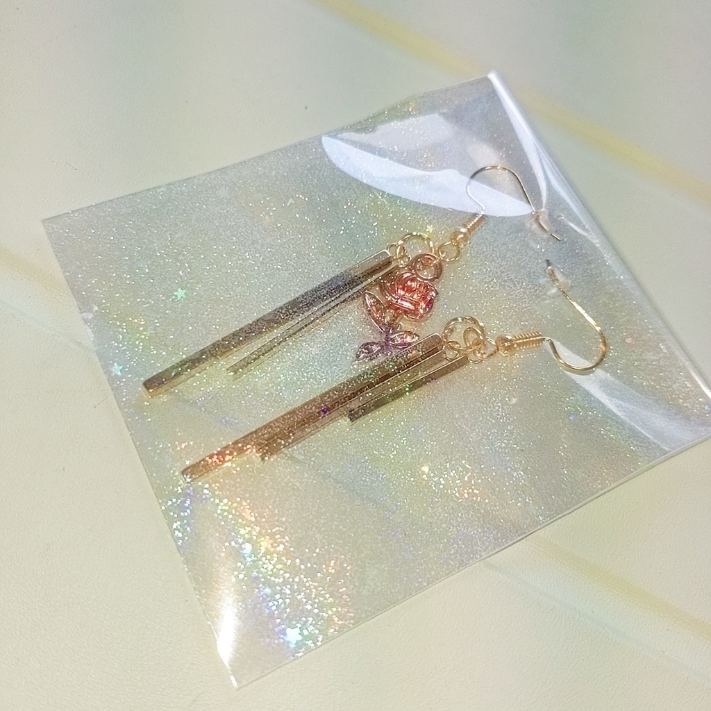 両耳ピアス