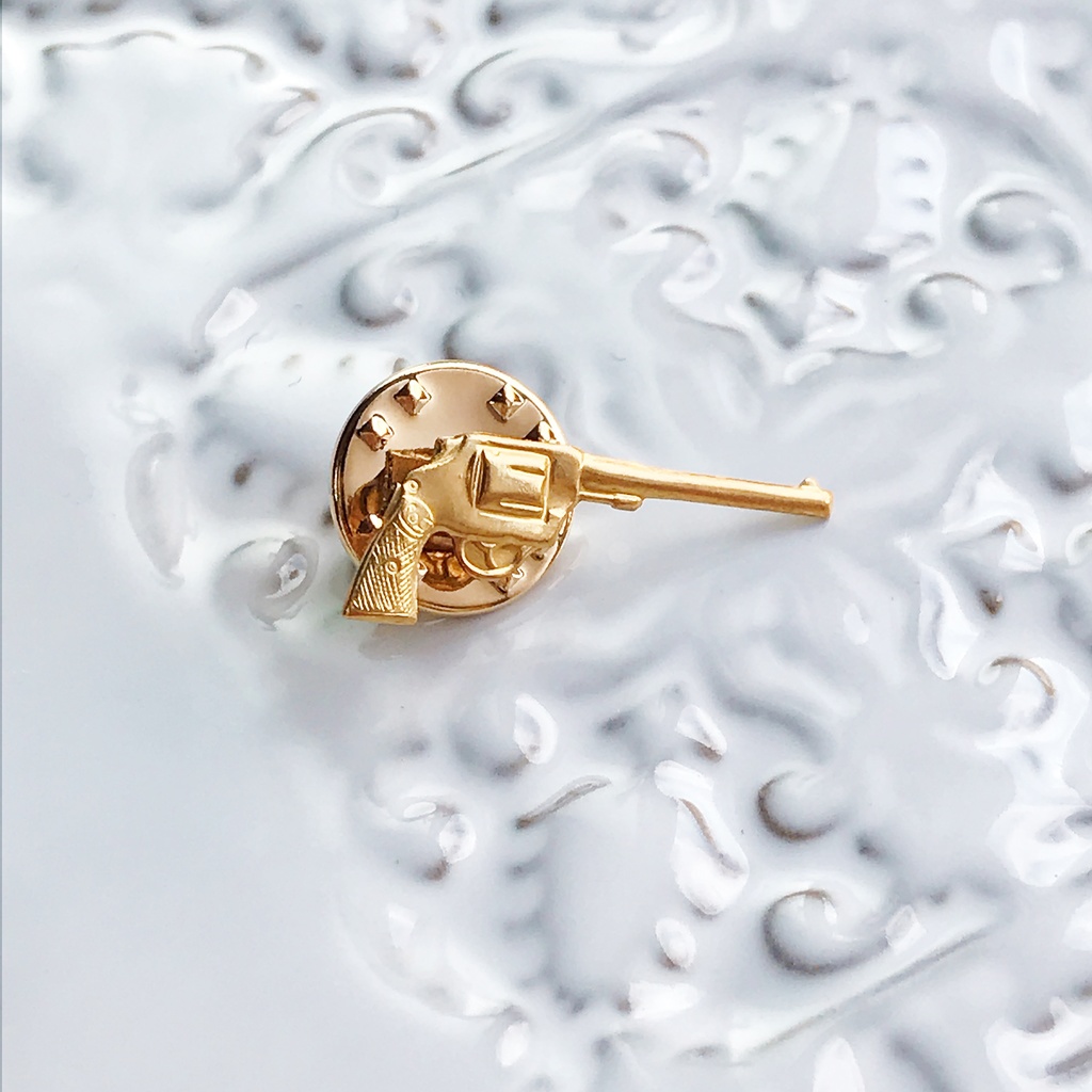 ピストル タックピン