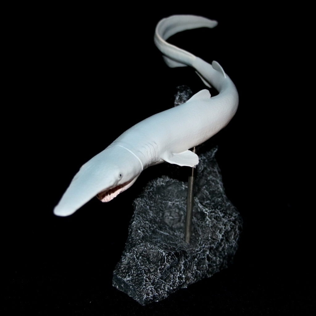 ミツクリザメ　フィギュア　約28cm