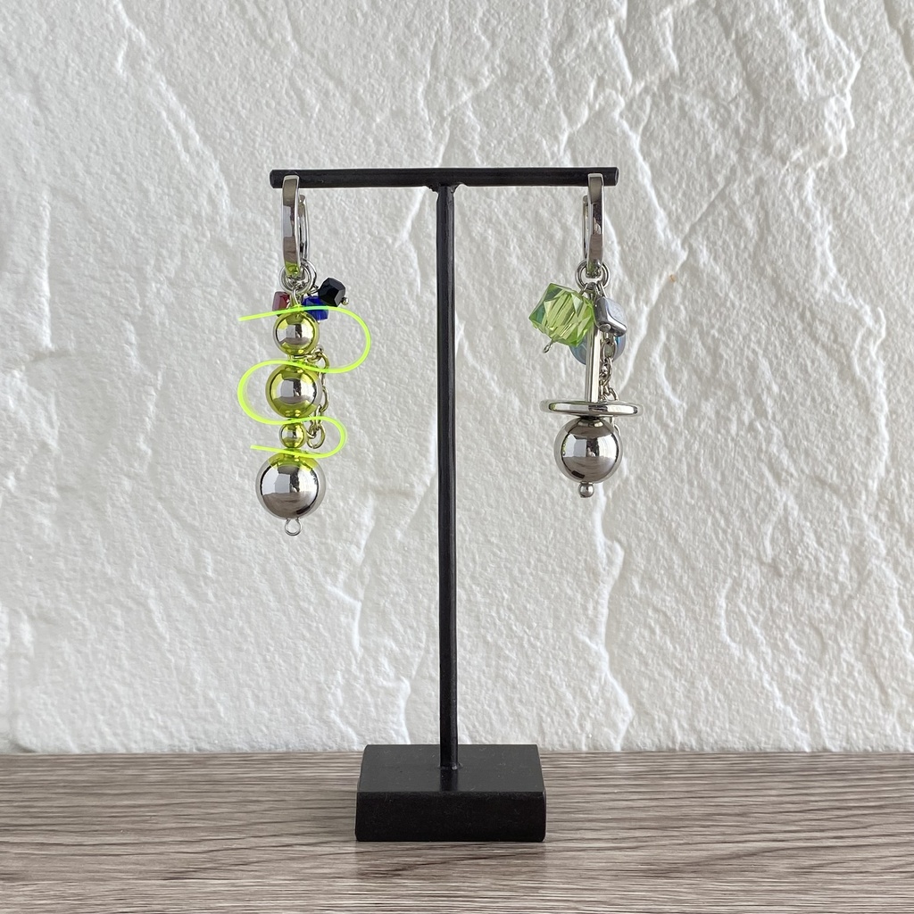 伊波ライ モチーフピアス イヤリング