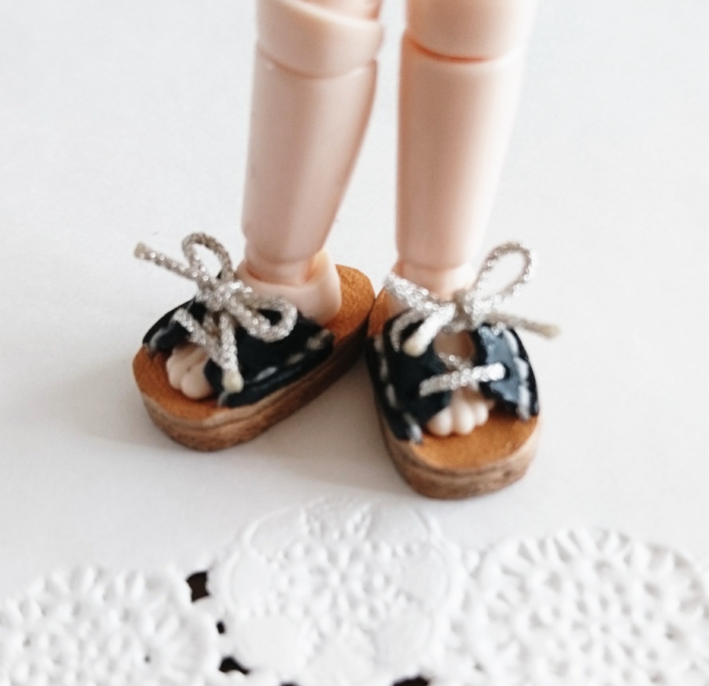 オビツ11用 サンダル(紐シルバー)