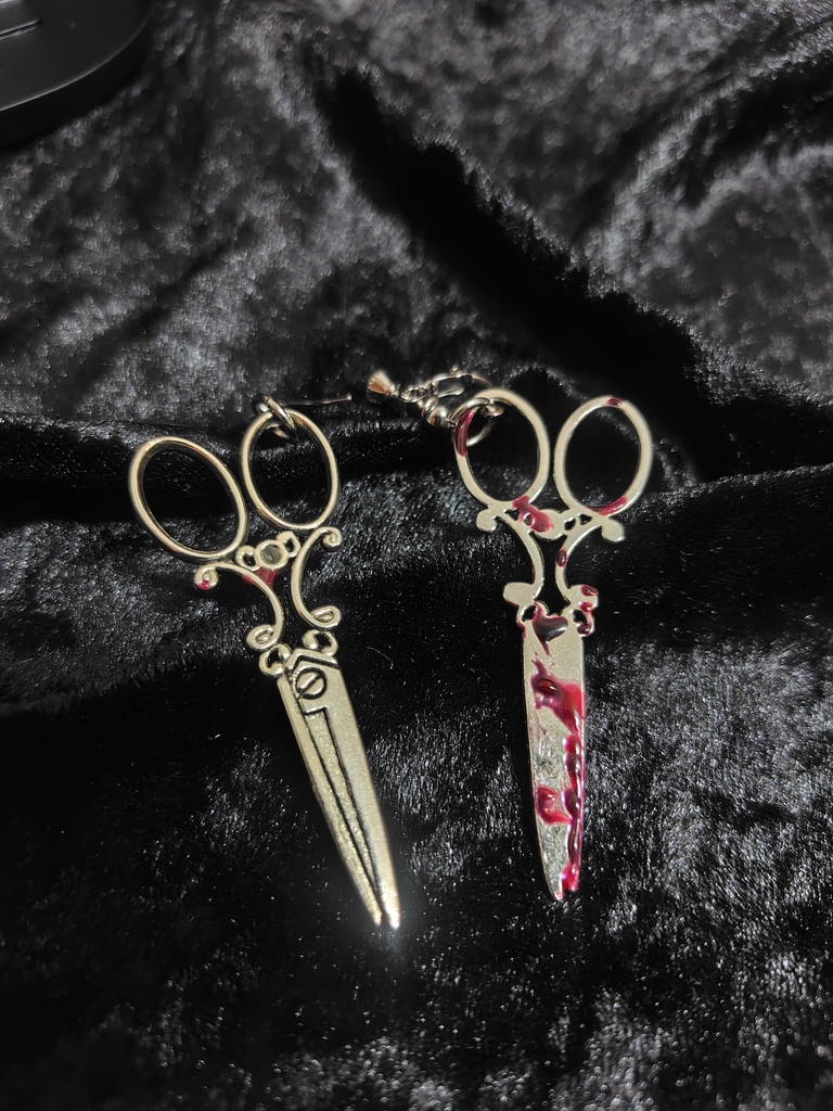 ハサミピアス