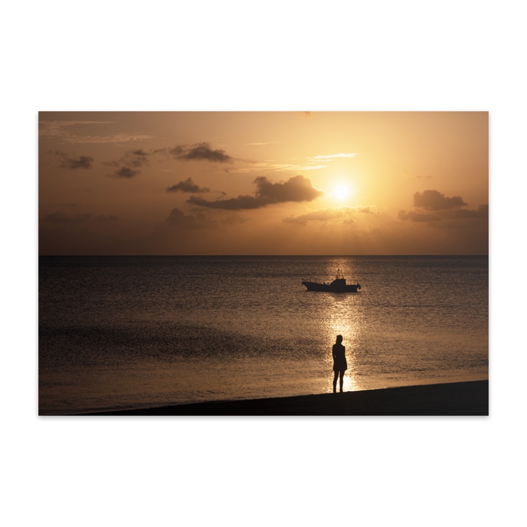 【ポストカード】夕日と海を眺める人