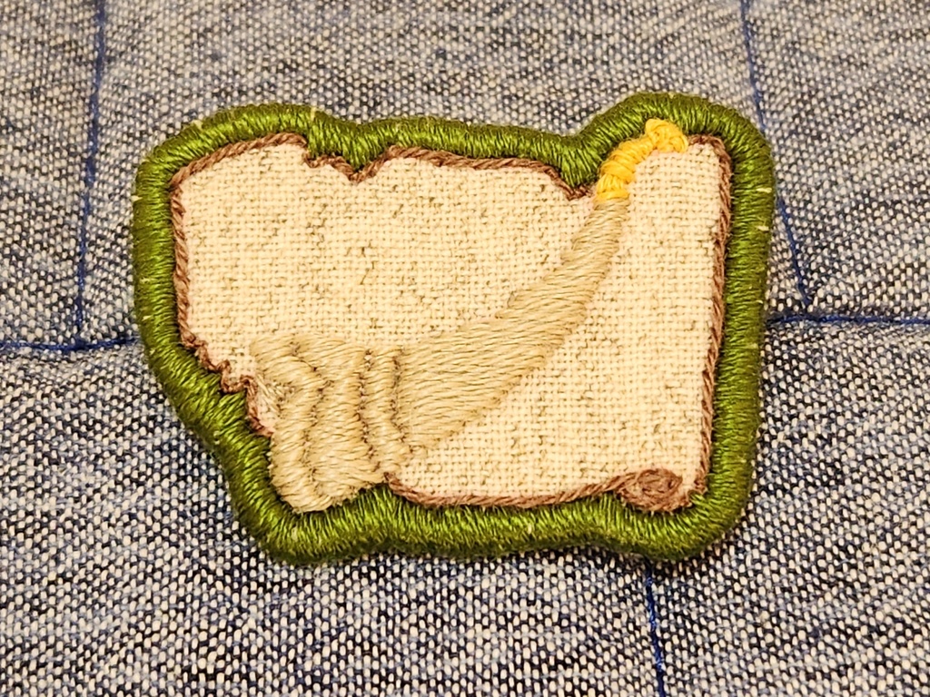 角笛と楽譜の刺繍ブローチ