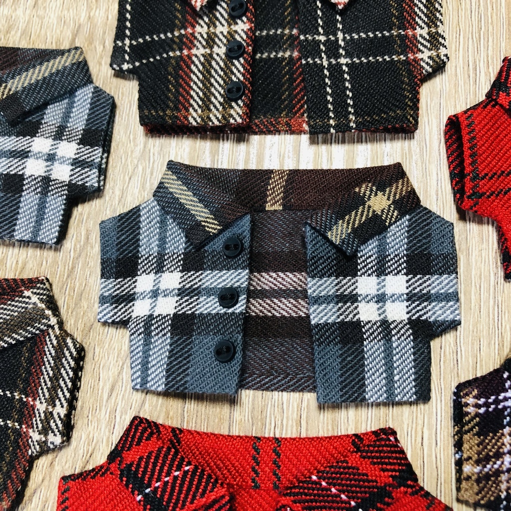 チェック柄のシャツ