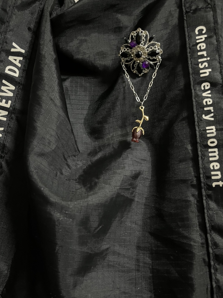 実休光忠ブローチピン