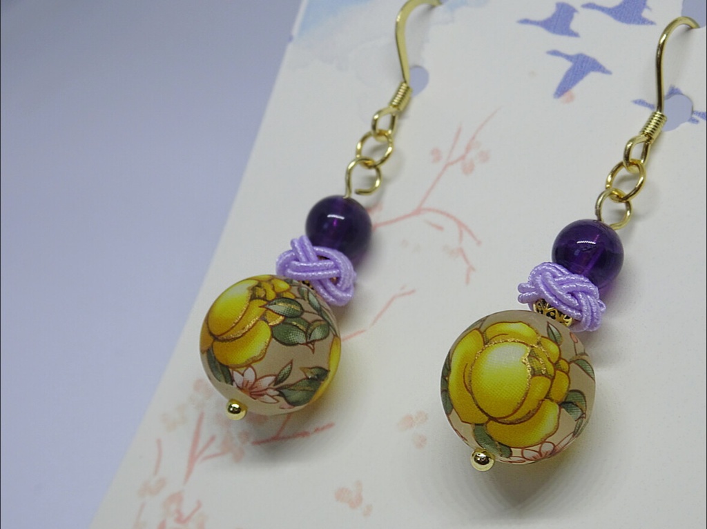 転写玉と中国結びのイヤーアクセサリー・紫（ピアス・イヤリング）