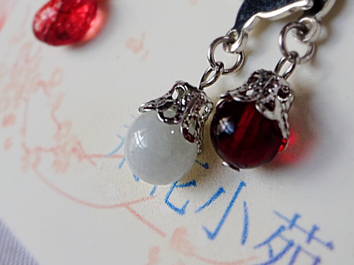 銀蝶と赤水晶のイヤーアクセサリー(ピアス・イヤリング)