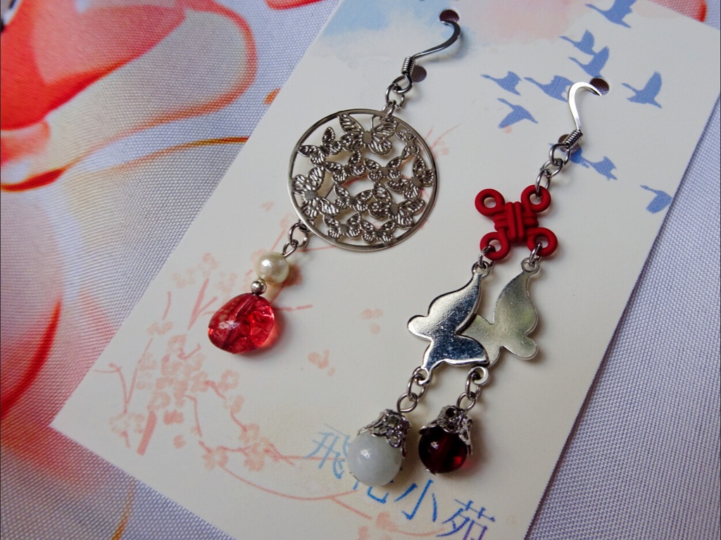 銀蝶と赤水晶のイヤーアクセサリー(ピアス・イヤリング)