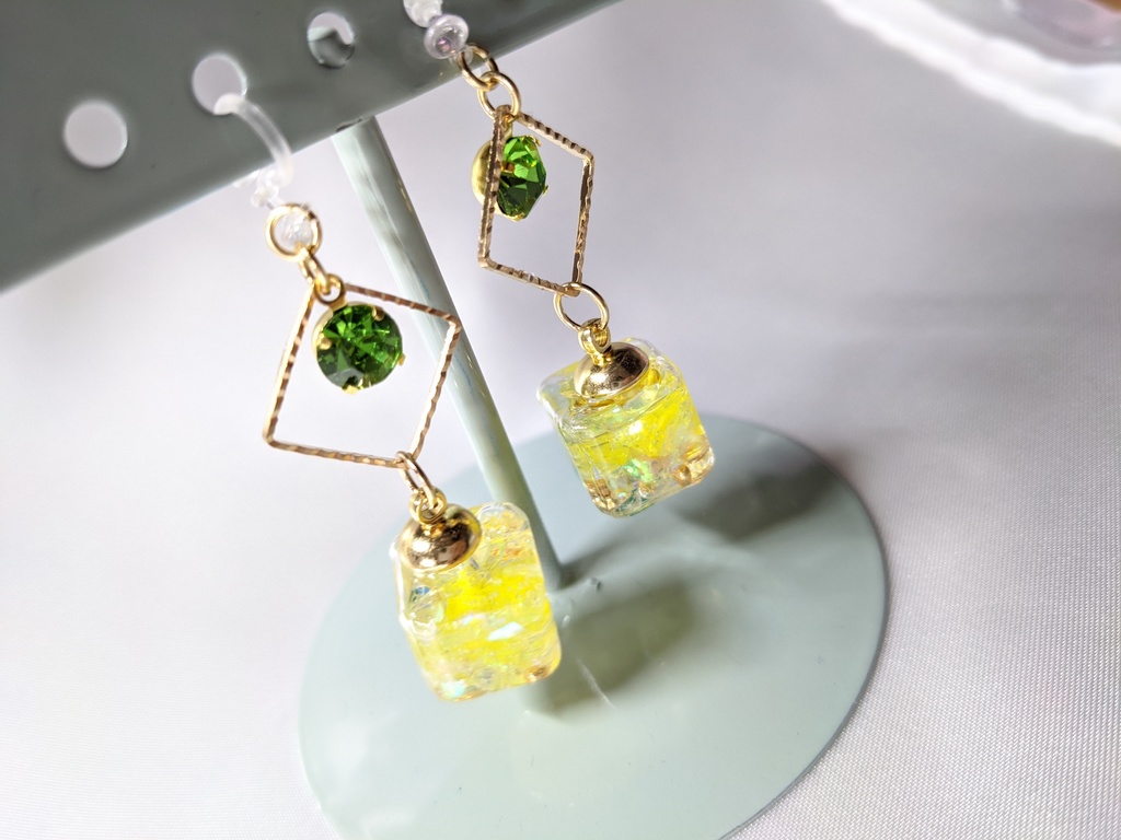 レオナ イメージ yellow樹脂ノンホールピアス