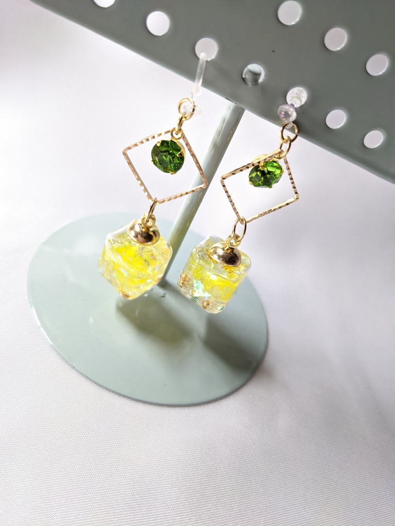 レオナ イメージ yellow樹脂ノンホールピアス