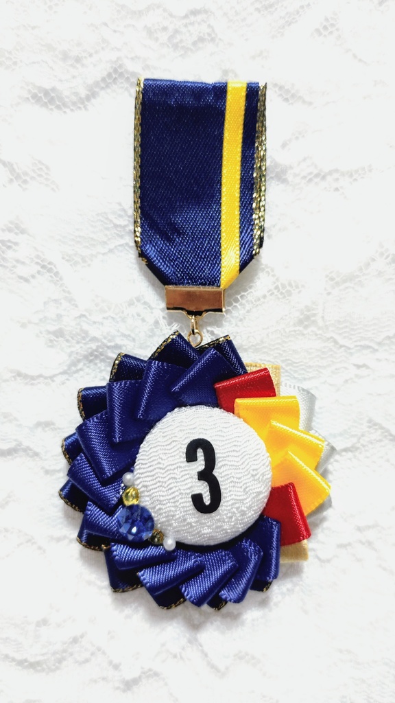 刀剣男士イメージ勲章ブローチ　三日月宗近