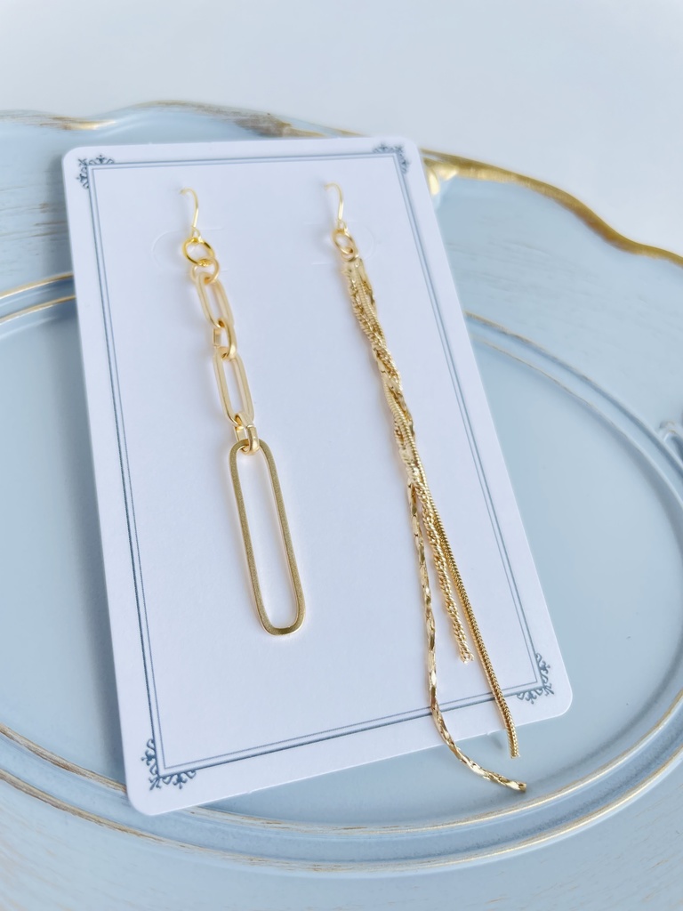 アシメントリー ピアス