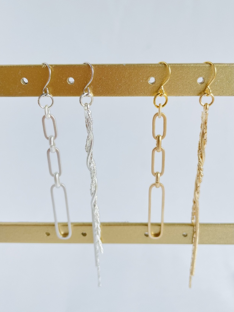 アシメントリー ピアス