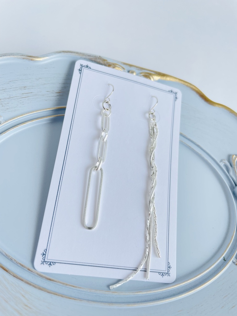 アシメントリー ピアス