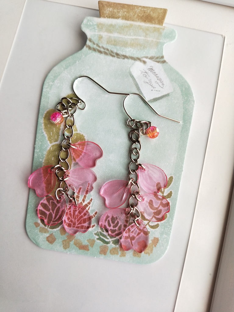 ゆらゆら桜色ピアス