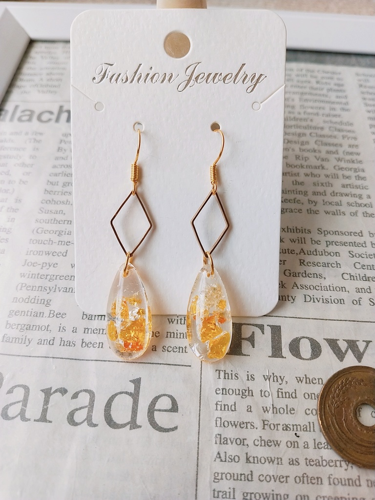 琉球ガラスのしずくピアス