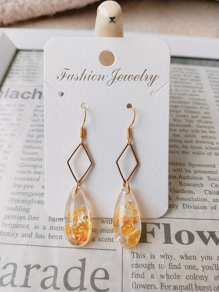 琉球ガラスのしずくピアス