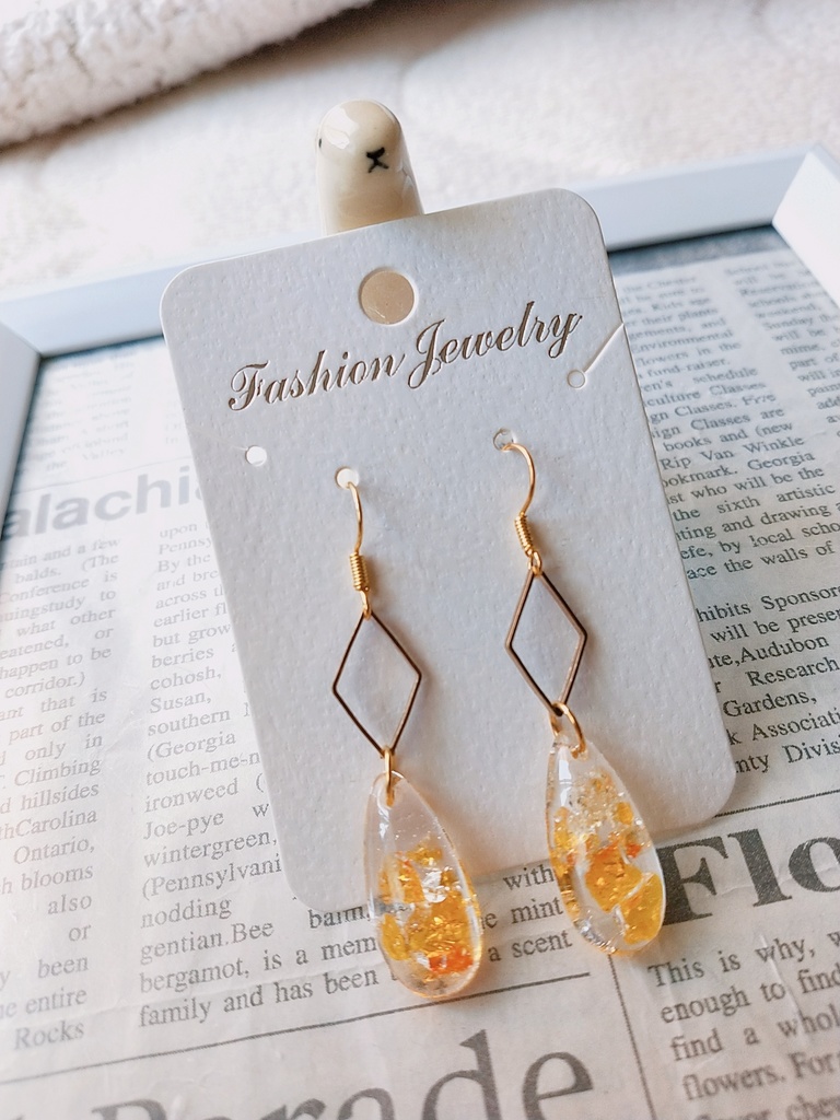 琉球ガラスのしずくピアス