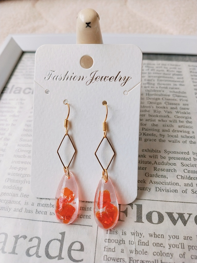 (赤)琉球ガラス入りピアス