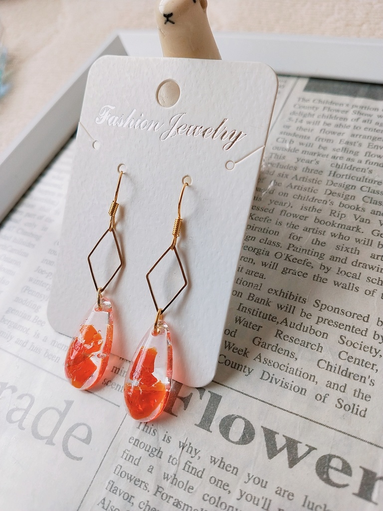 (赤)琉球ガラス入りピアス