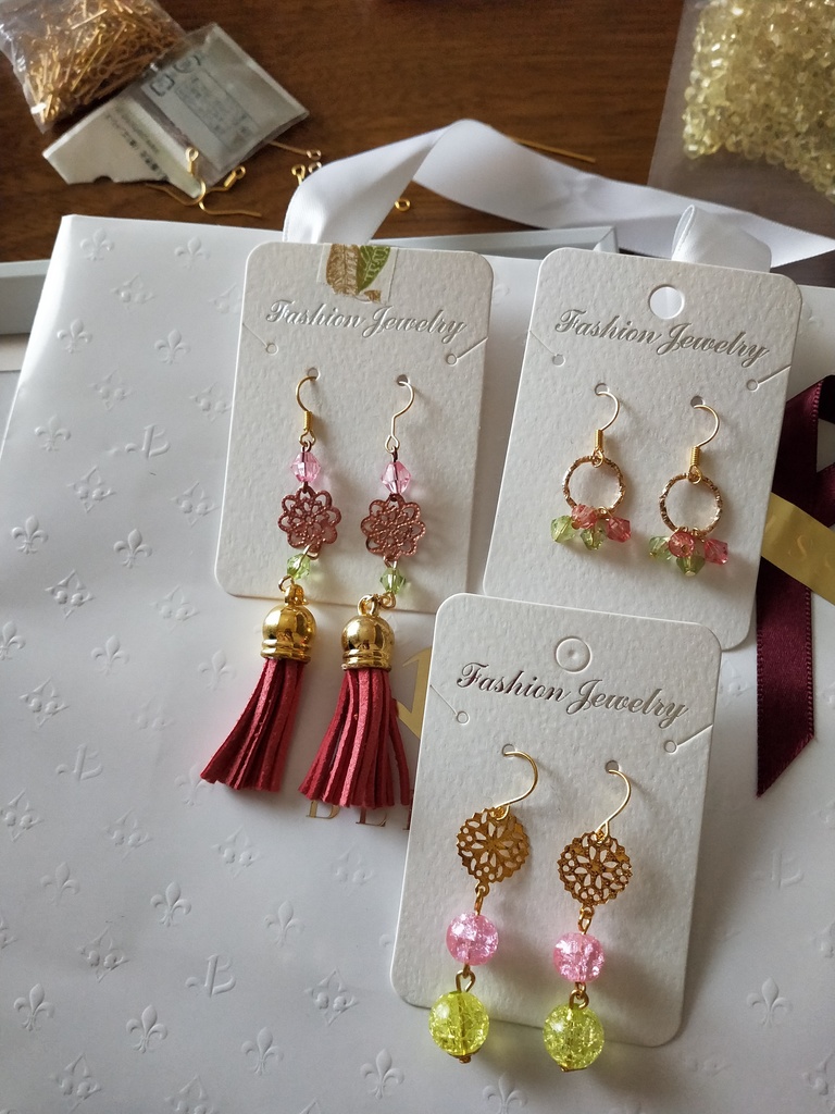 ピンク系、アーニャイメージピアス