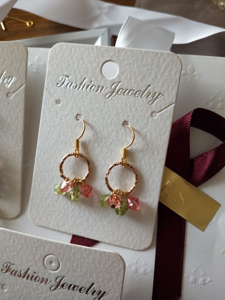 ピンク系、アーニャイメージピアス