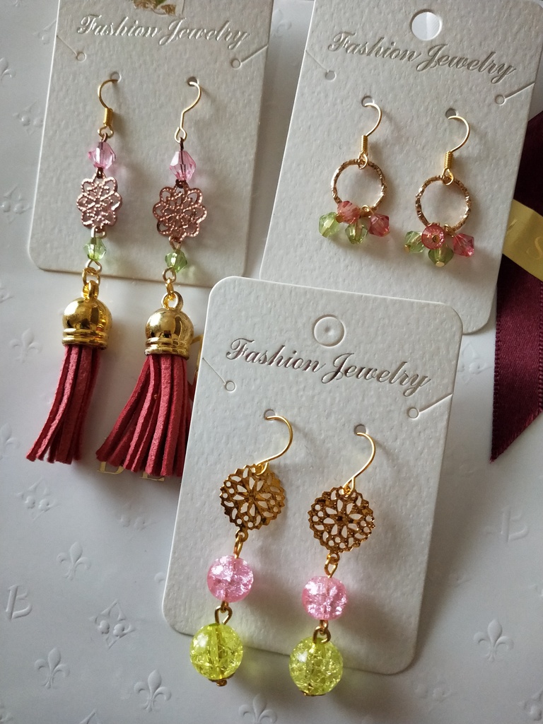 ピンク系、アーニャイメージピアス