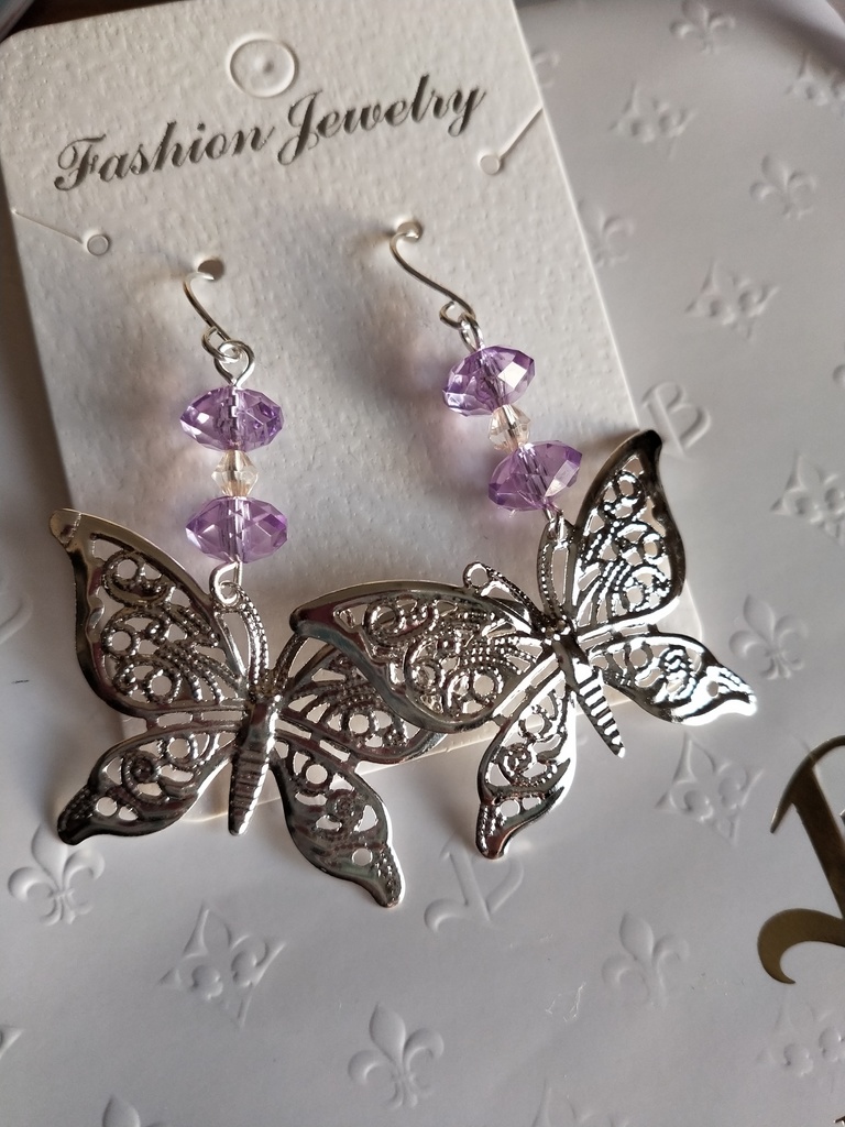 紫系統ピアス、ストラップ