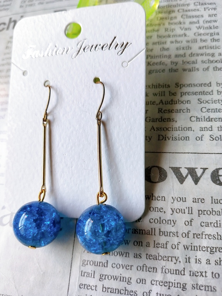 青色のクラックピアス