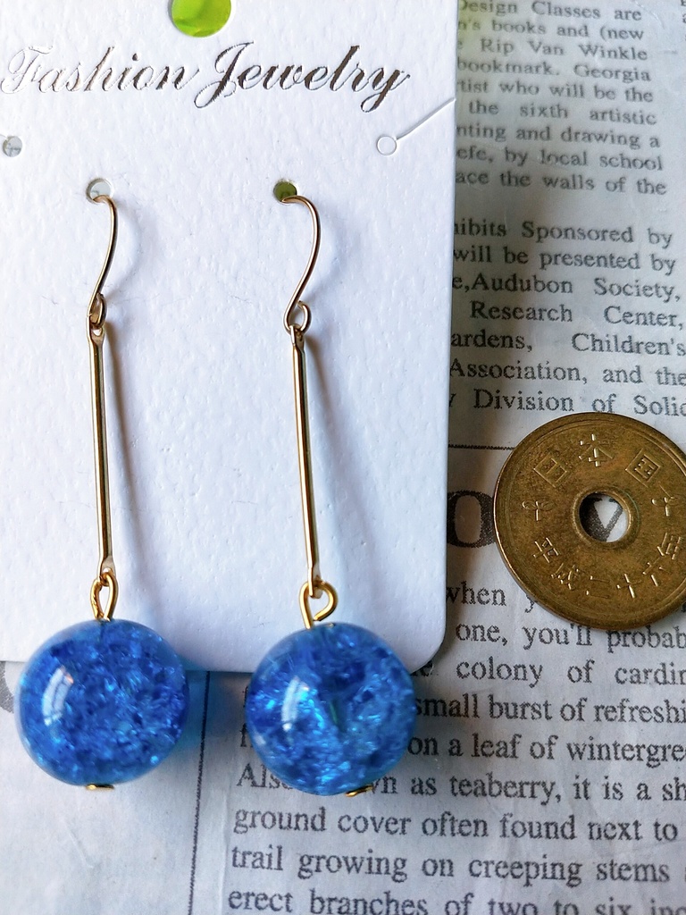 青色のクラックピアス