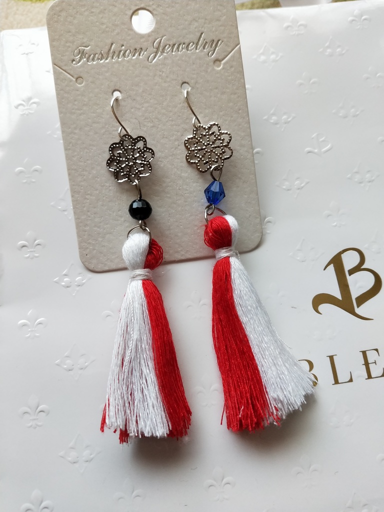 タッセルピアス