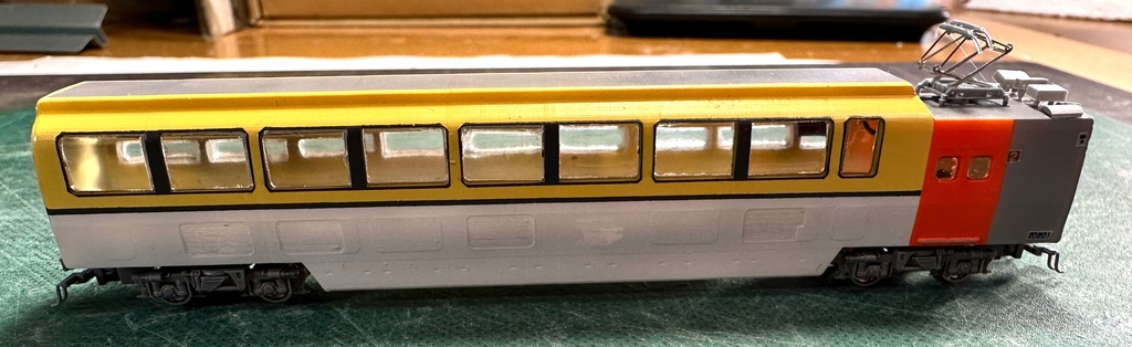 1/150 Nゲージ 近畿の団体専用列車 更新前タイプ 床板付ベースキット版