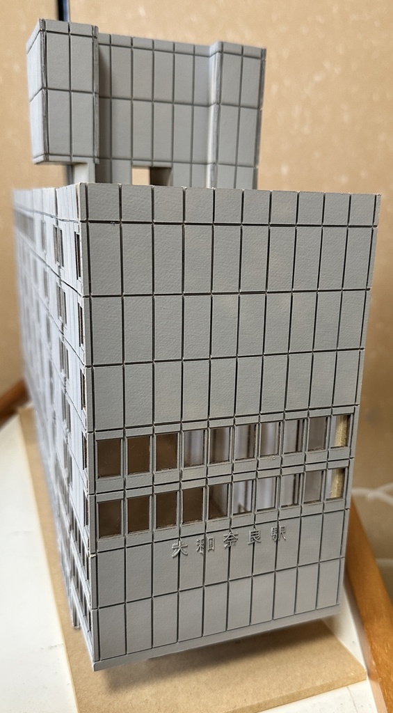 Nゲージサイズ 近畿地方の大型駅ビルキット(透明プラ板、柱用パーツ備品、専用ケース含む)