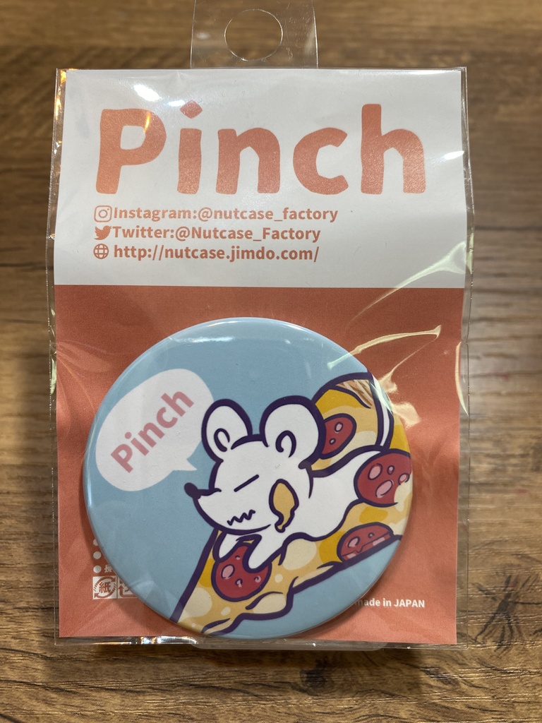 ピザに埋もれてピンチ(55mm缶バッジ)