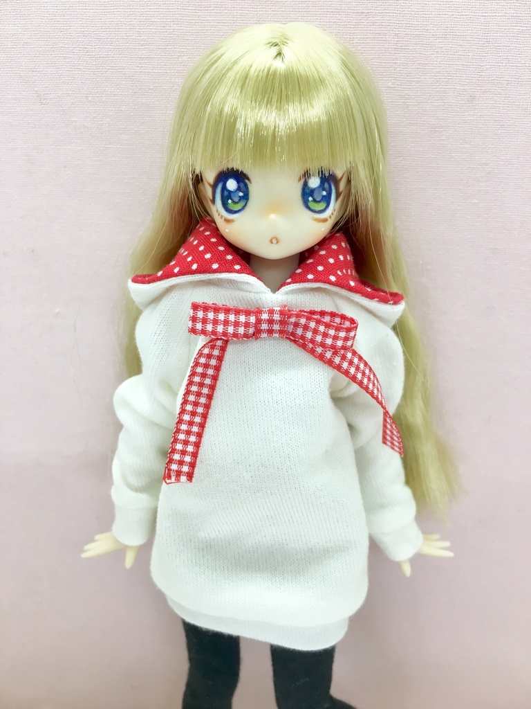 カスタムドール パーカーガール上目づかい女の子