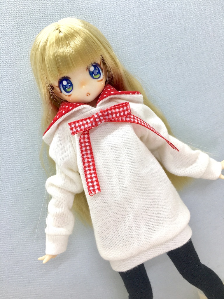 カスタムドール パーカーガール上目づかい女の子