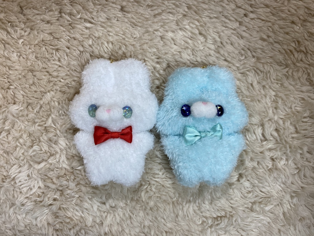 ぬいぐるみチャーム　ひらたいうさぎ