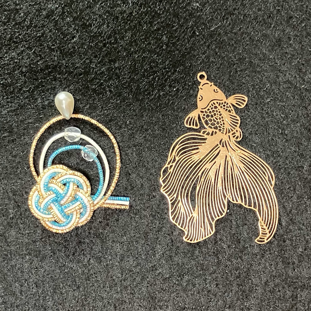 【金属しおり】落花水紋と金魚