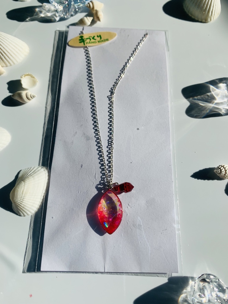 ゲソネックレス(レッド、金属色シルバー)