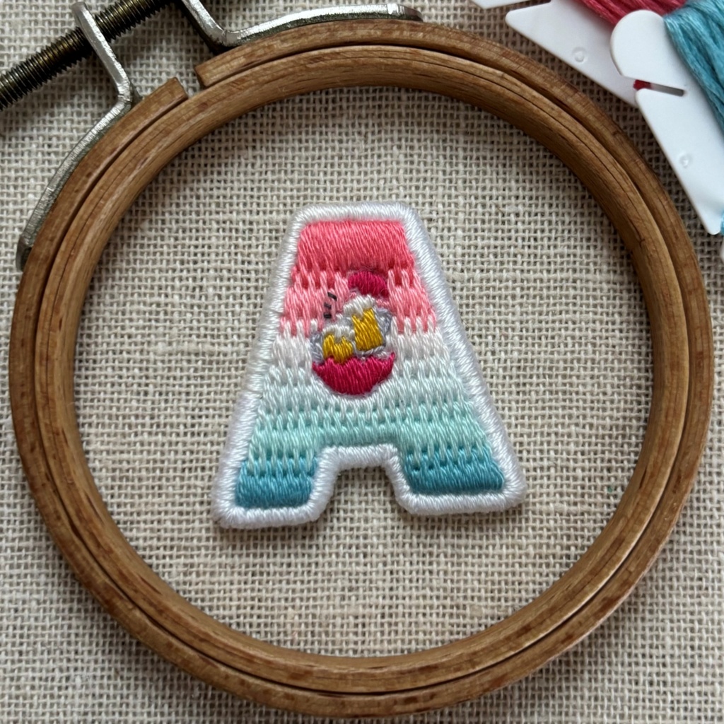 【非公式】ライバーモチーフ刺繍キーホルダー(ver.MECHATU-A)