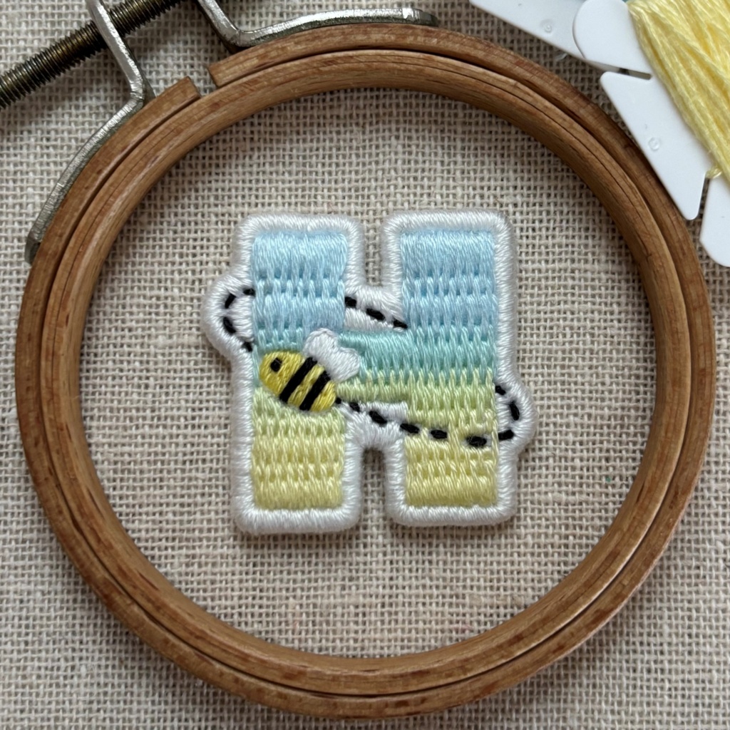 【非公式】ライバーモチーフ刺繍キーホルダー(ver.MECHATU-A)