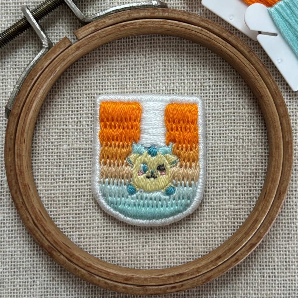 【非公式】ライバーモチーフ刺繍キーホルダー(ver.MECHATU-A)