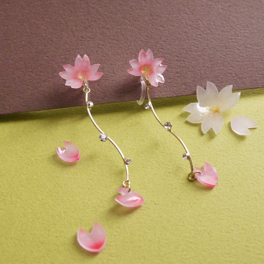 舞い散る桜のイヤリング ピアス Stella Filante Booth 舞い散る桜のイヤリング ピアス Stella Filante Booth