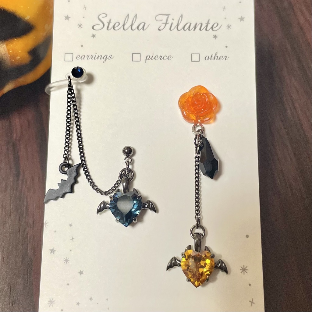 小悪魔ハートと薔薇のハロウィンピアス