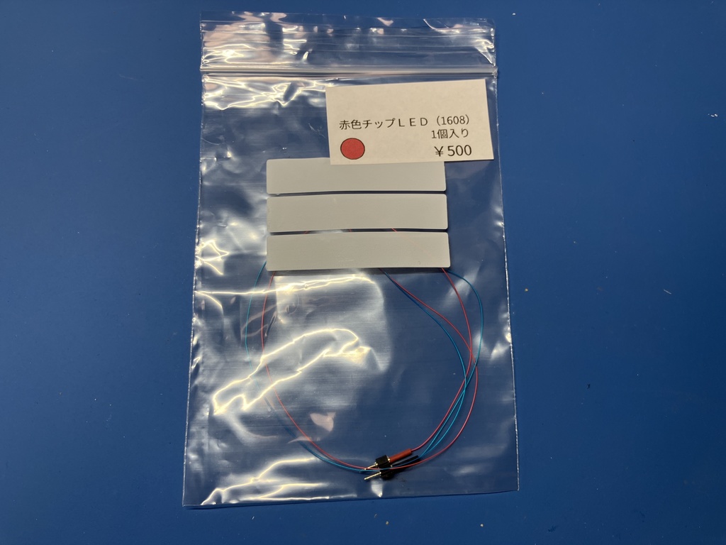 赤色チップLED（1.6mm x 0.8mm）